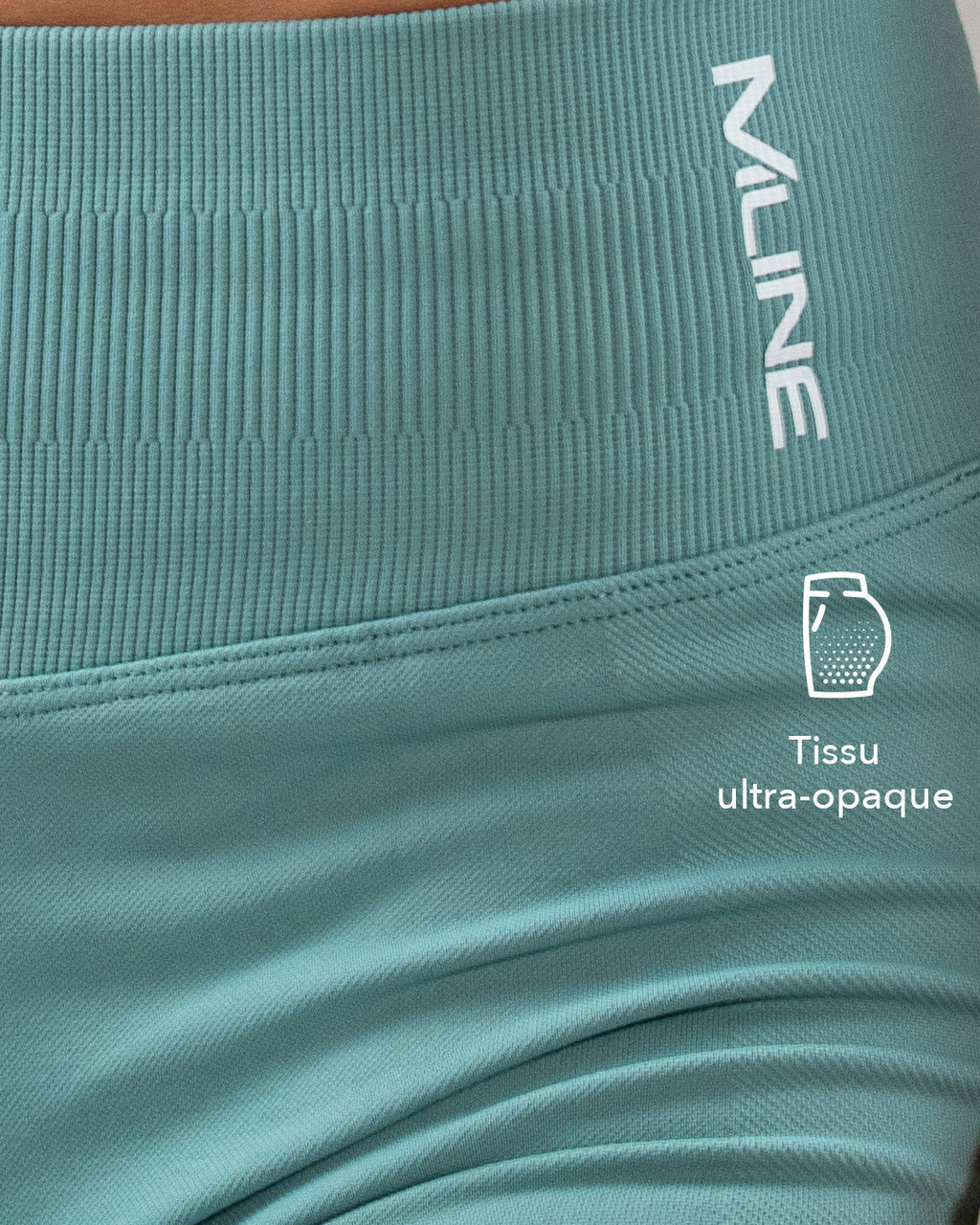 Zoom sur le tissu ultra-opaque – Short scrunch Vert d'eau